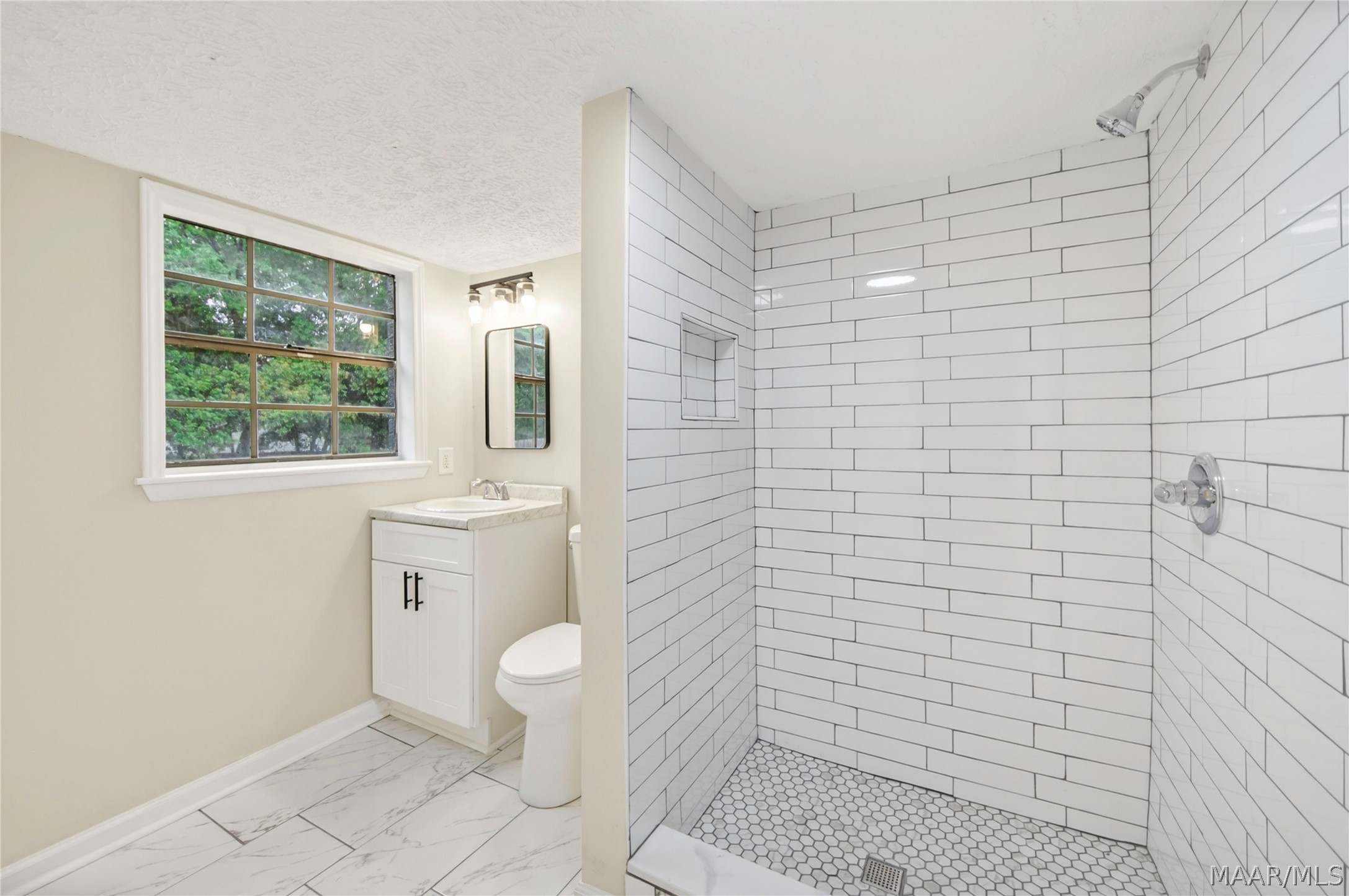 416 HONEYSUCKLE Drive