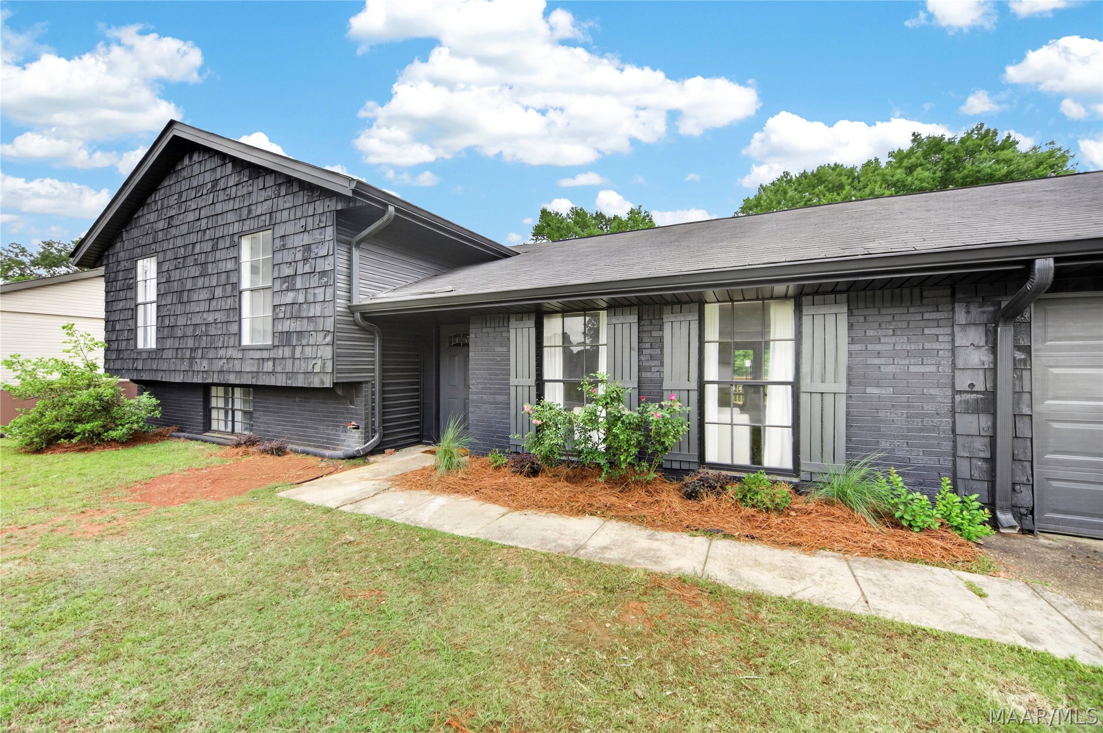 416 HONEYSUCKLE Drive