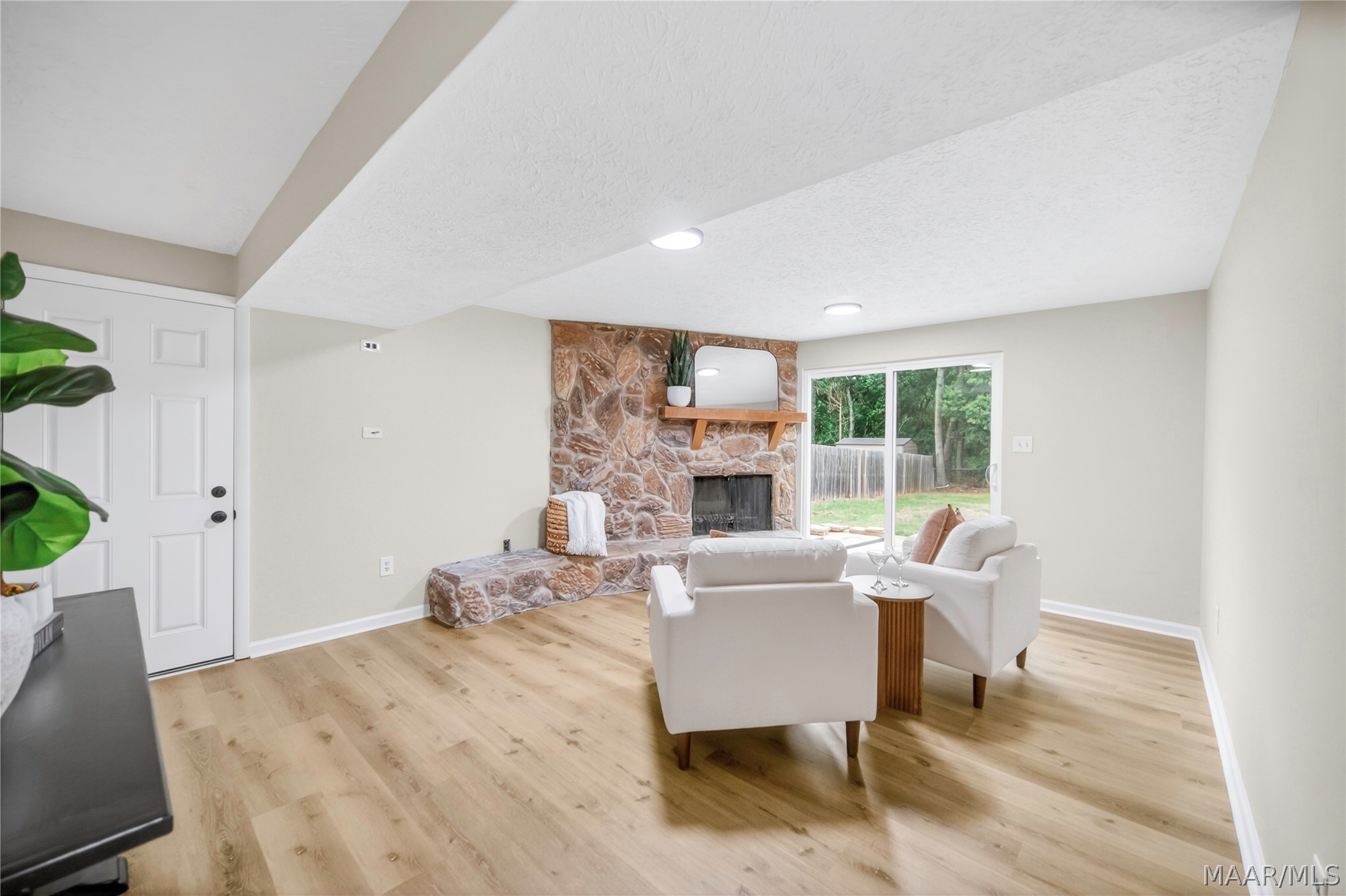 416 HONEYSUCKLE Drive