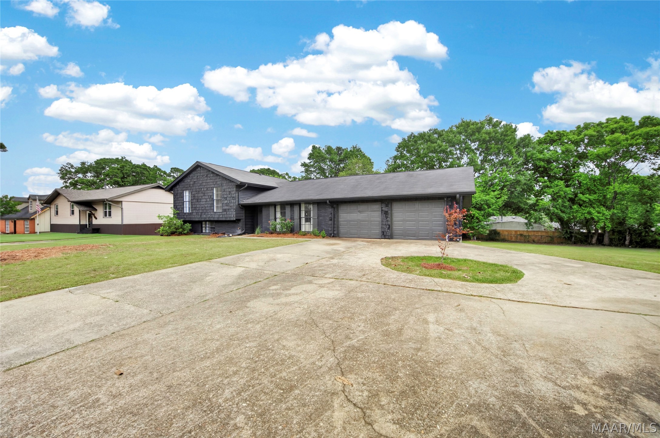 416 HONEYSUCKLE Drive
