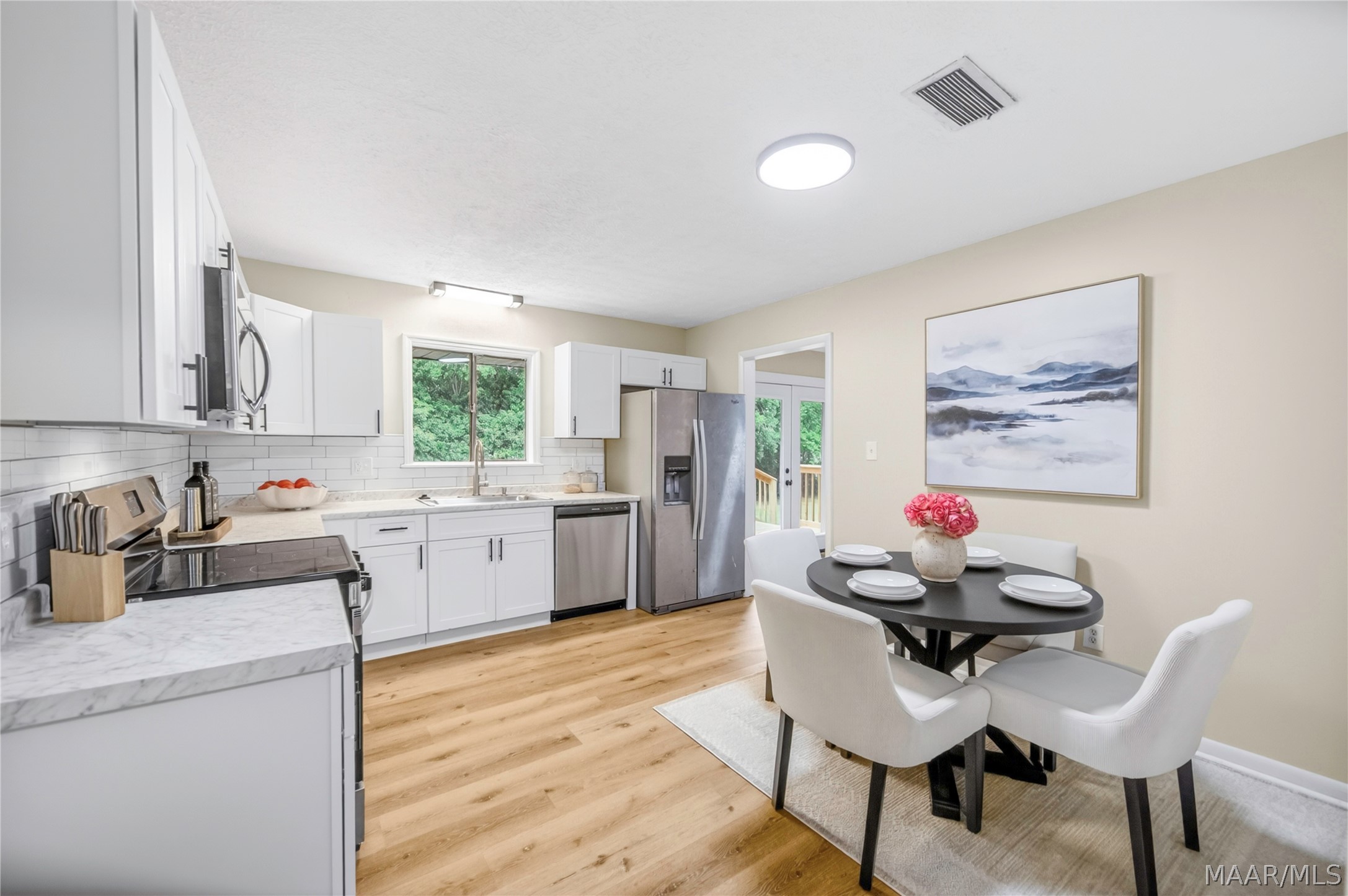 416 HONEYSUCKLE Drive