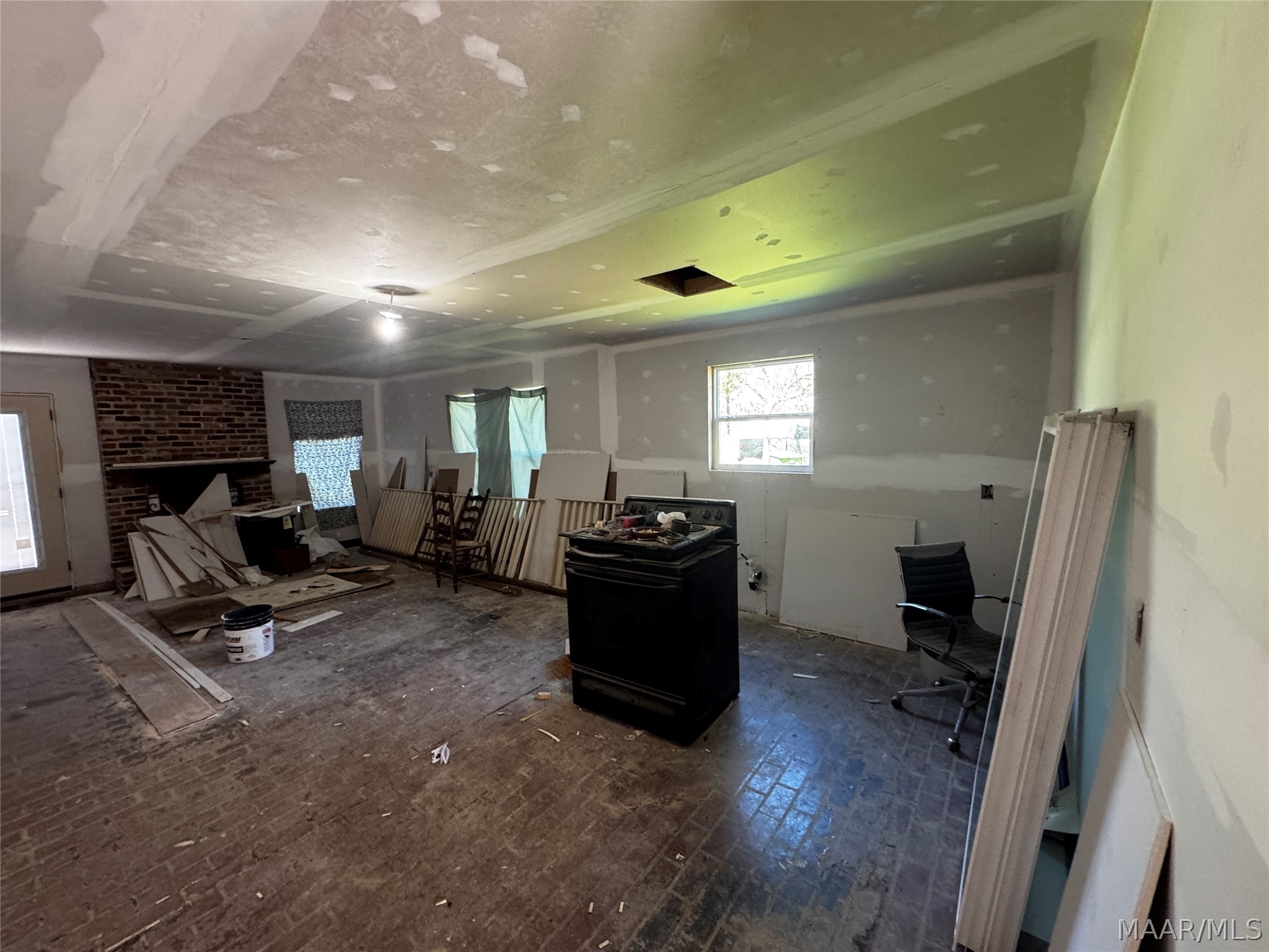 2222 Narrow Lane Road