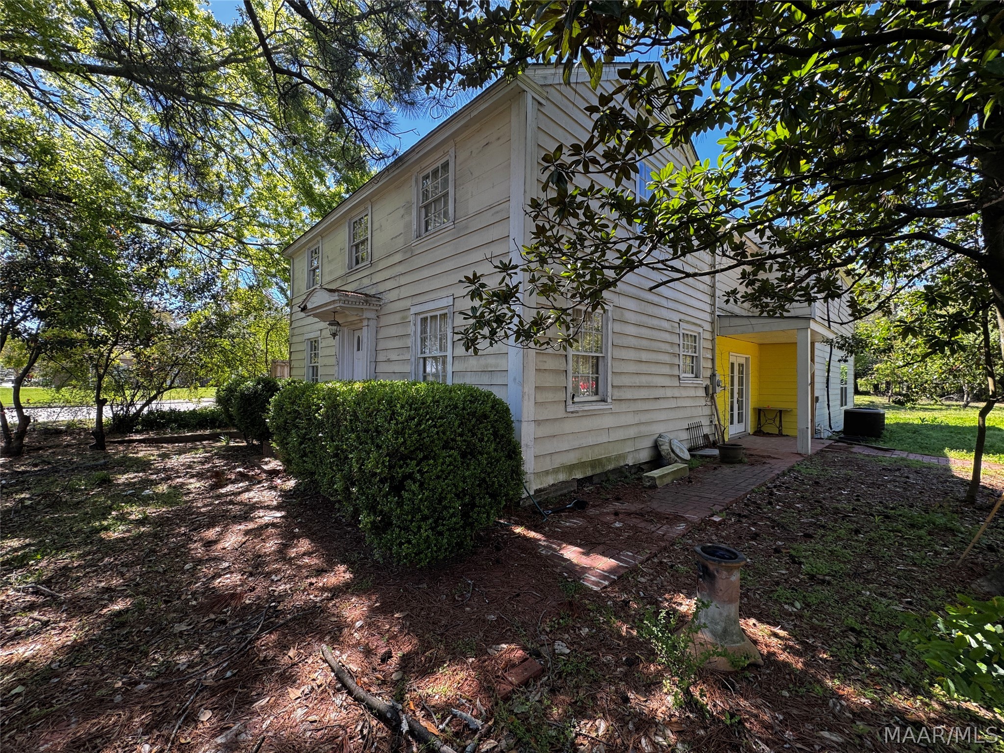 2222 Narrow Lane Road