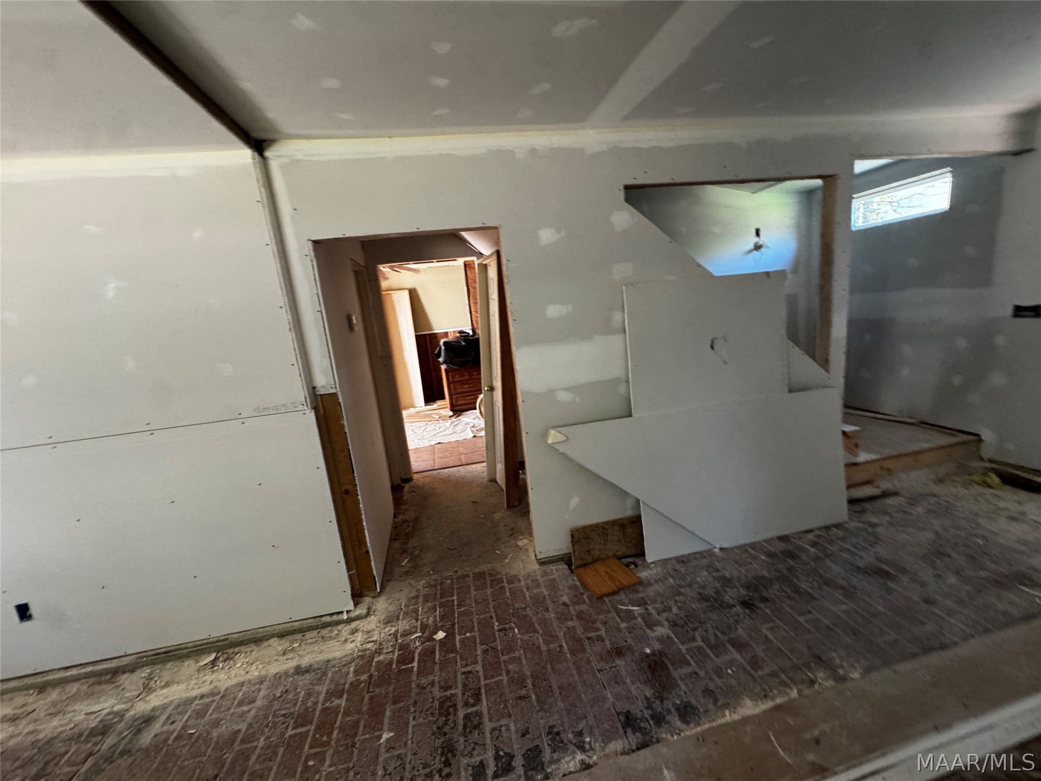2222 Narrow Lane Road
