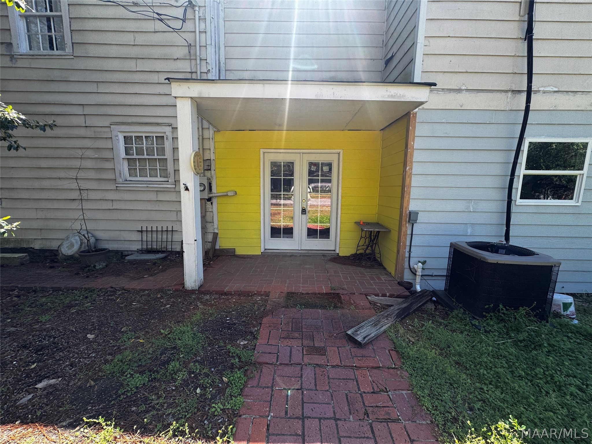 2222 Narrow Lane Road