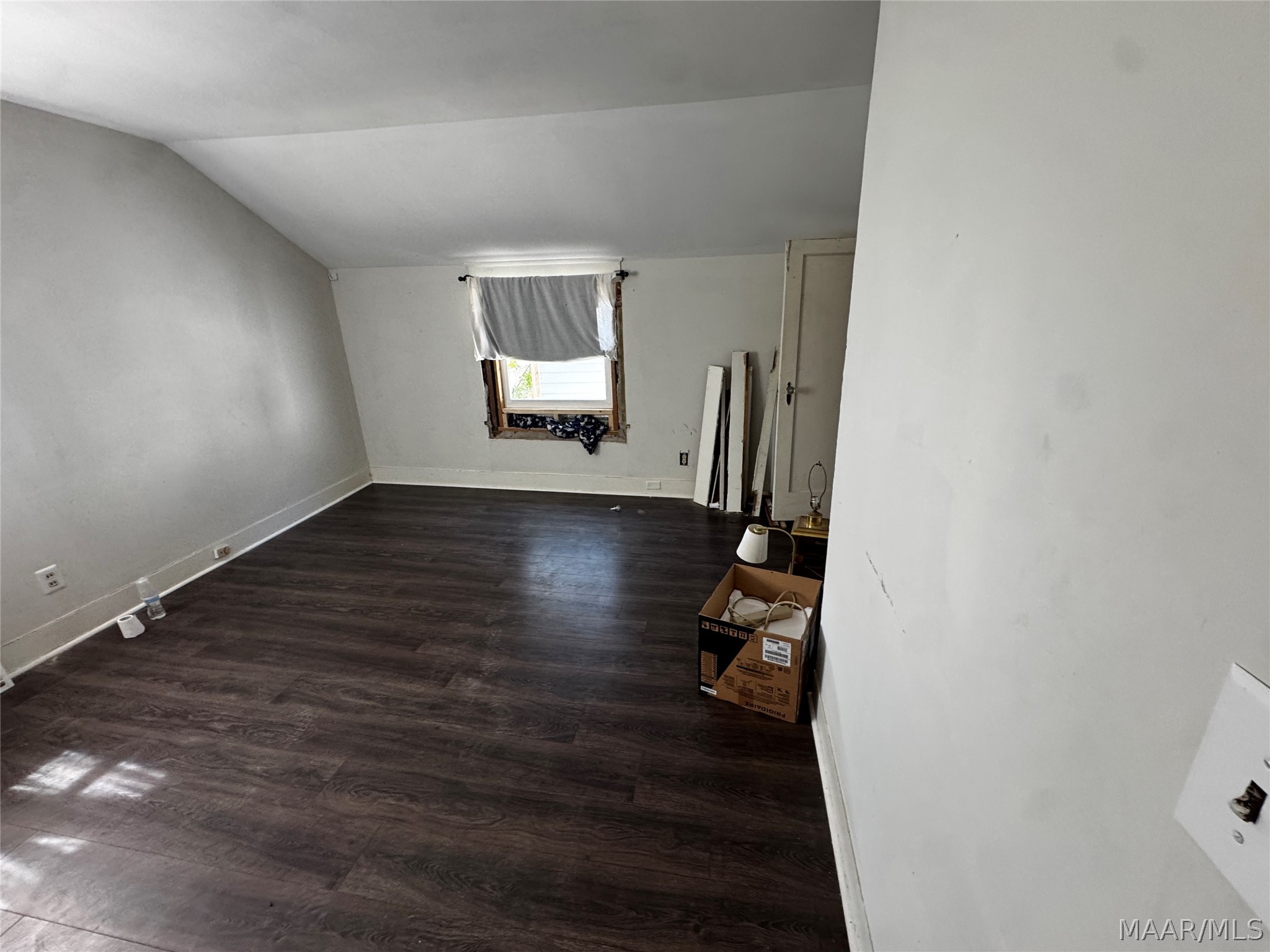 2222 Narrow Lane Road
