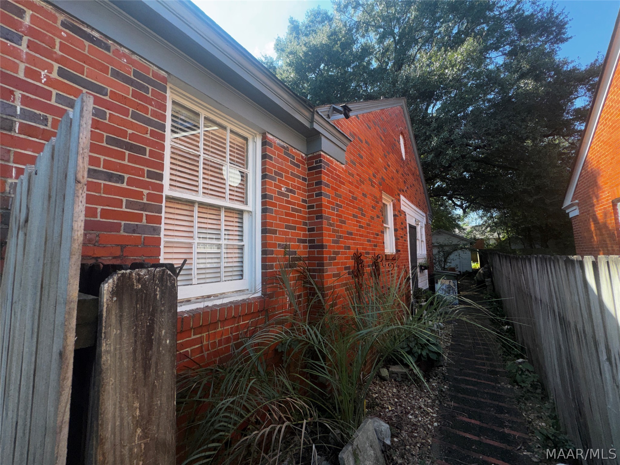 563 MORNINGVIEW Drive