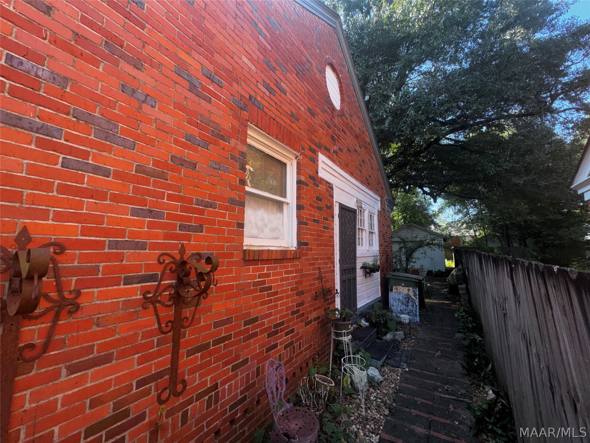 563 MORNINGVIEW Drive