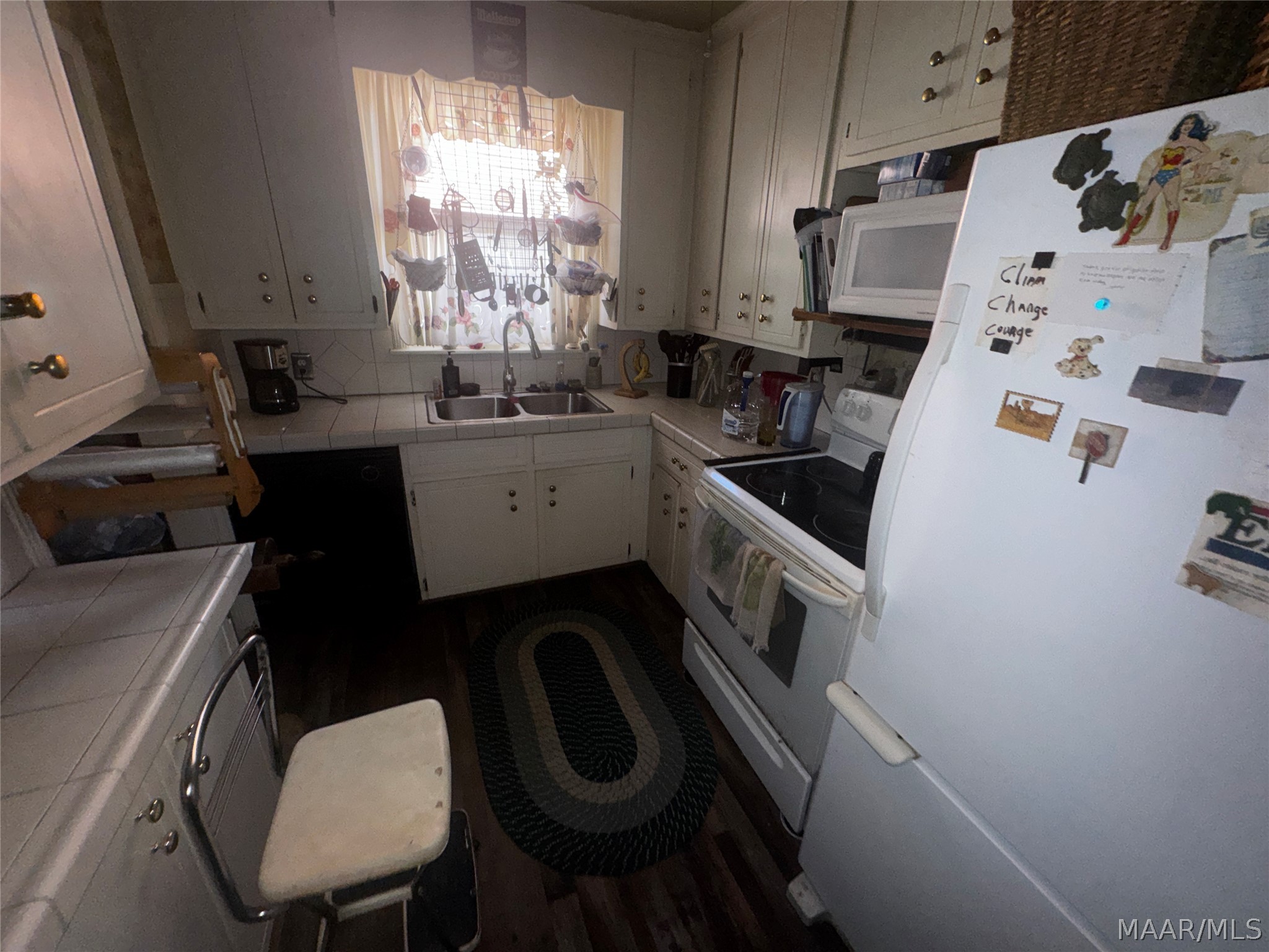 563 MORNINGVIEW Drive