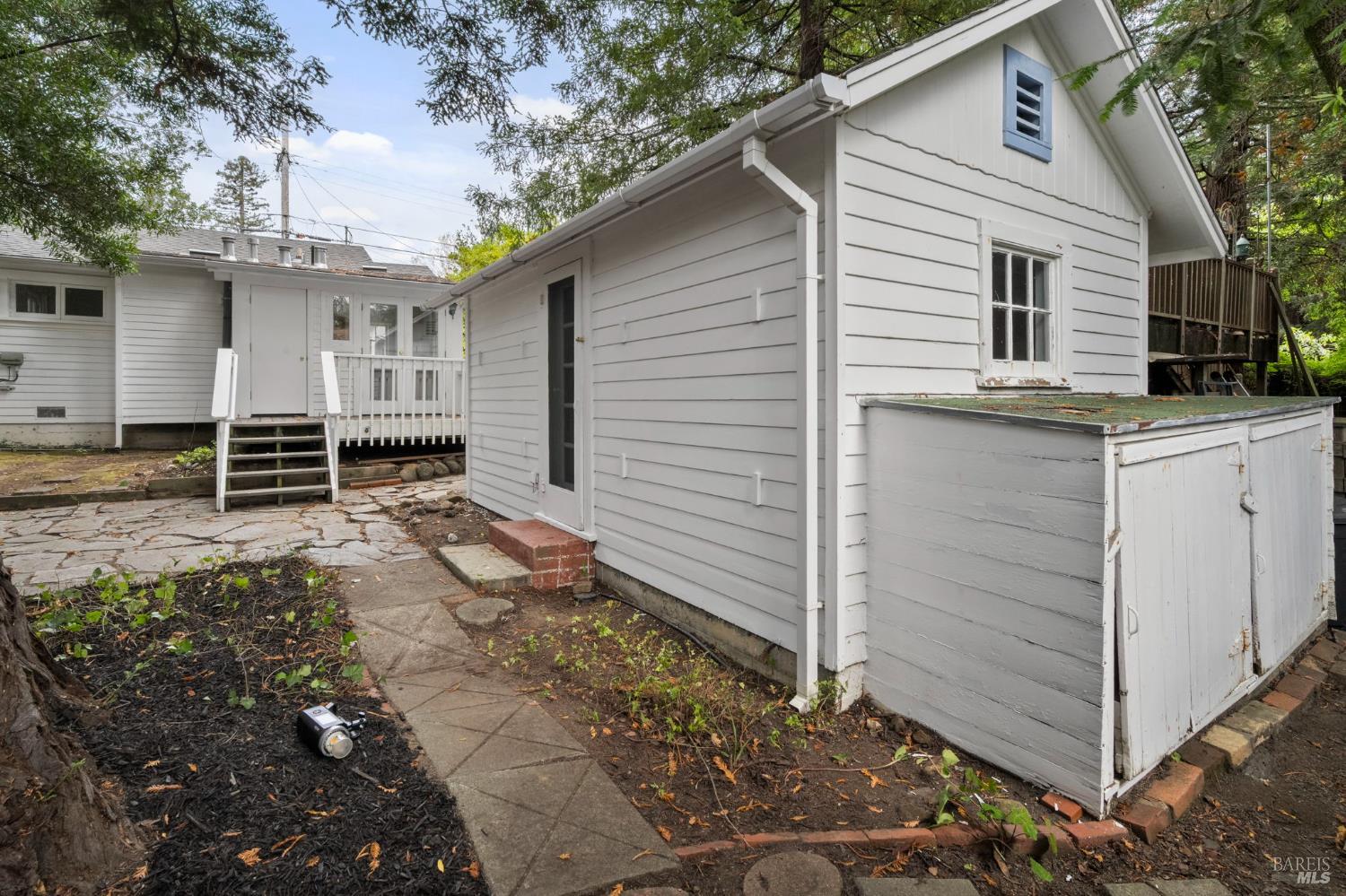 32 Mountain View Ave