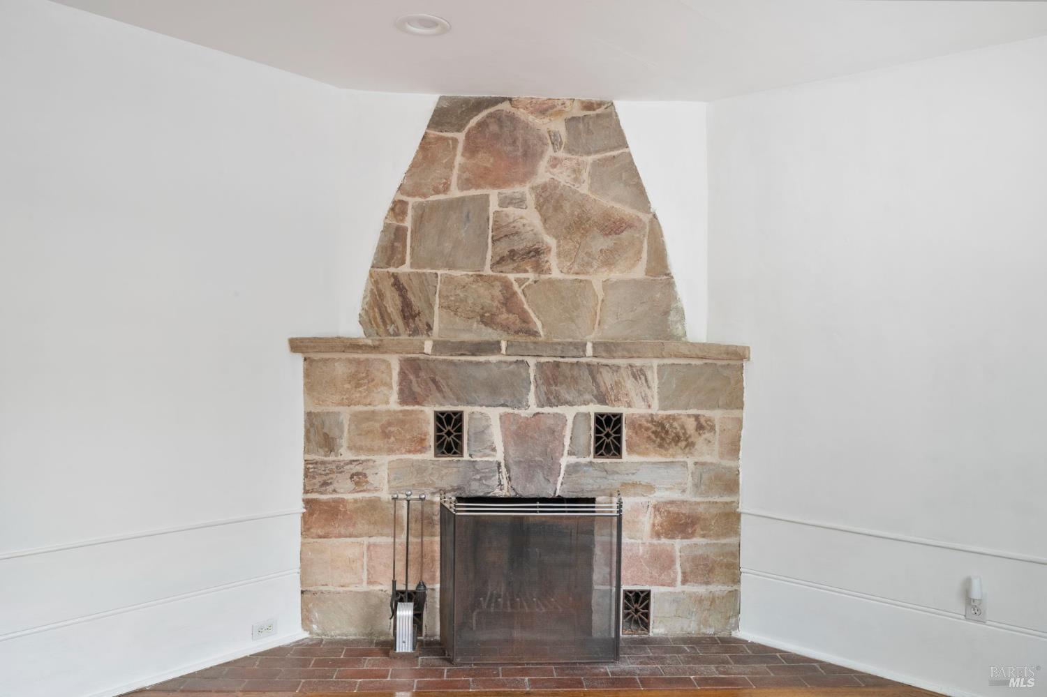 32 Mountain View Ave