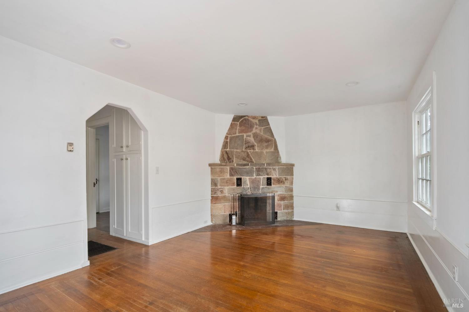 32 Mountain View Ave