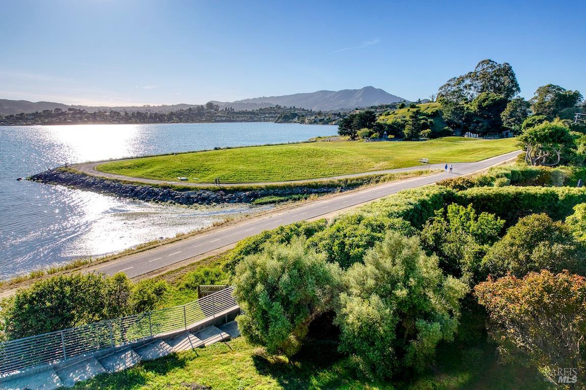 20 Bayshore Terrace
