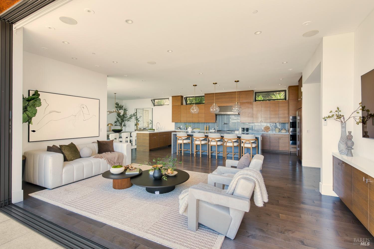 4755 Paradise Drive