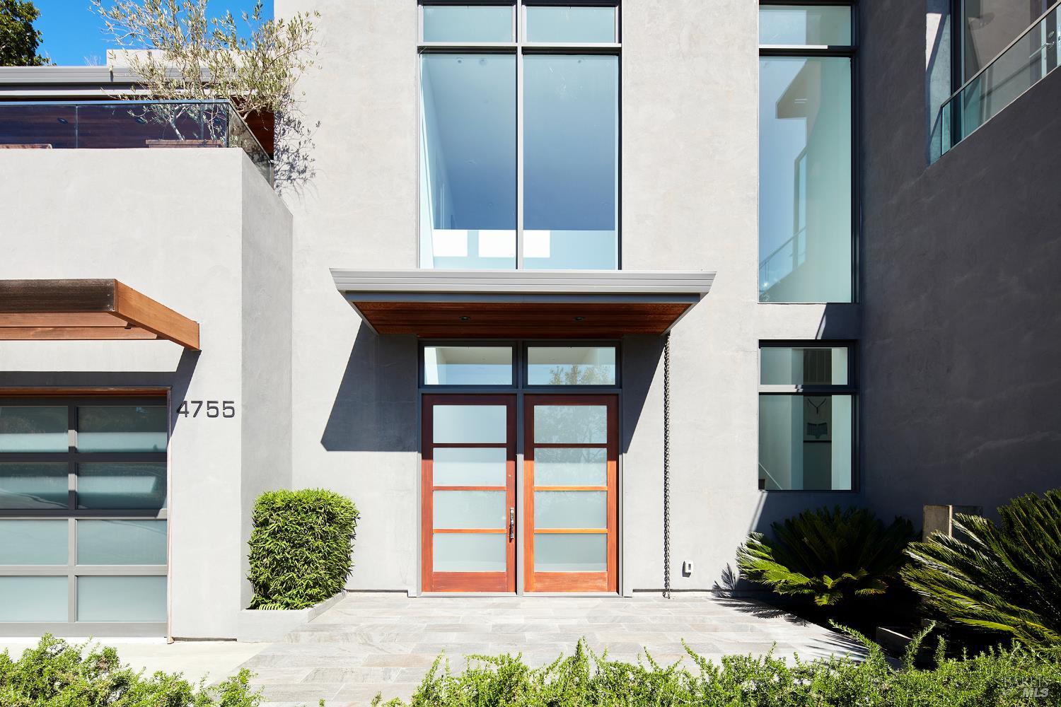 4755 Paradise Drive