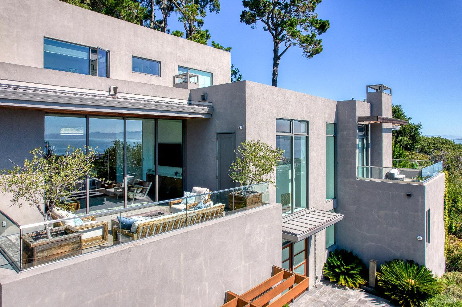 4755 Paradise Drive