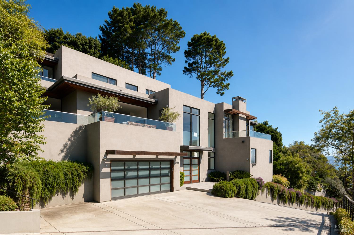 4755 Paradise Drive