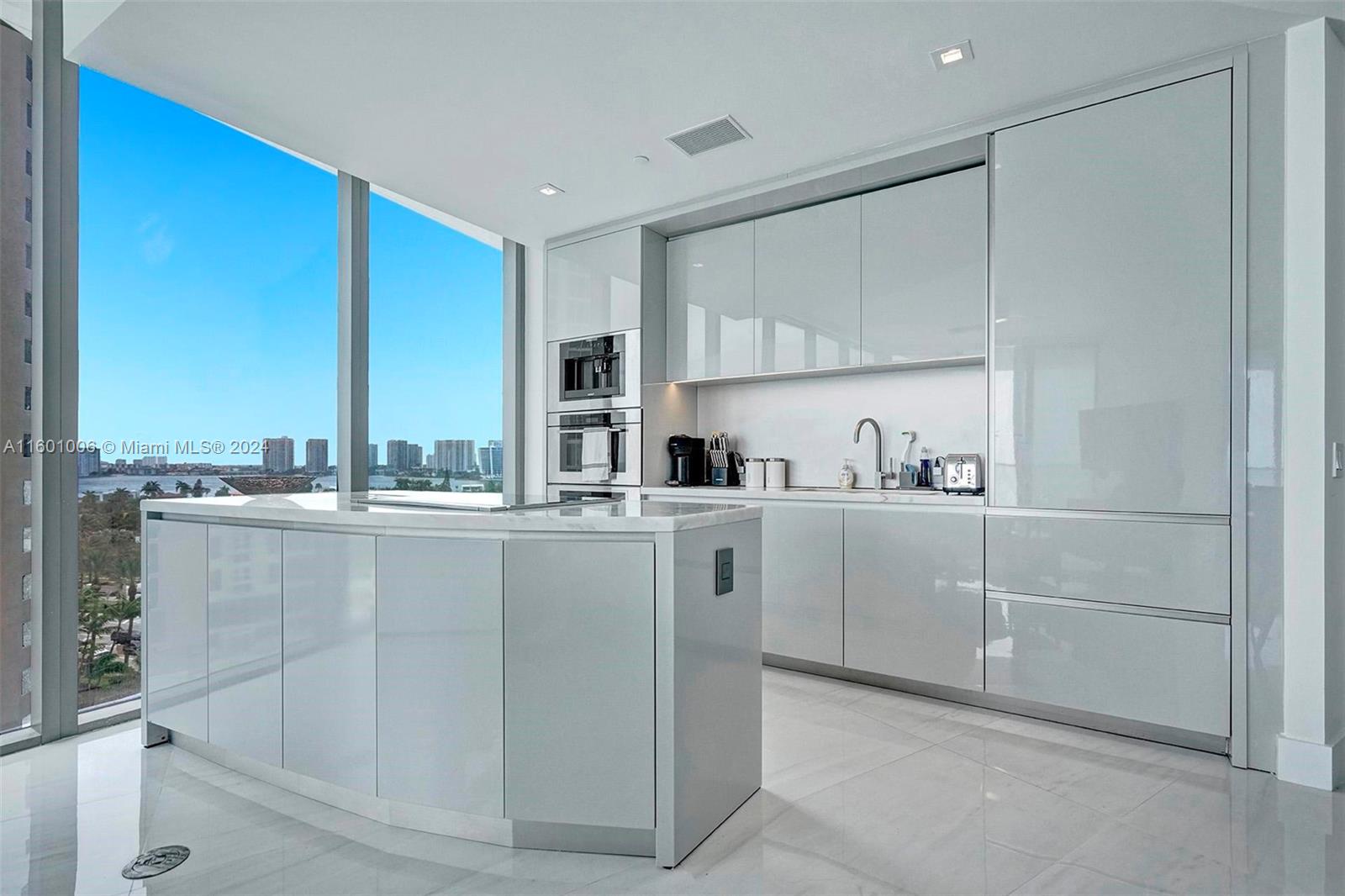 18975 Collins Ave # 604