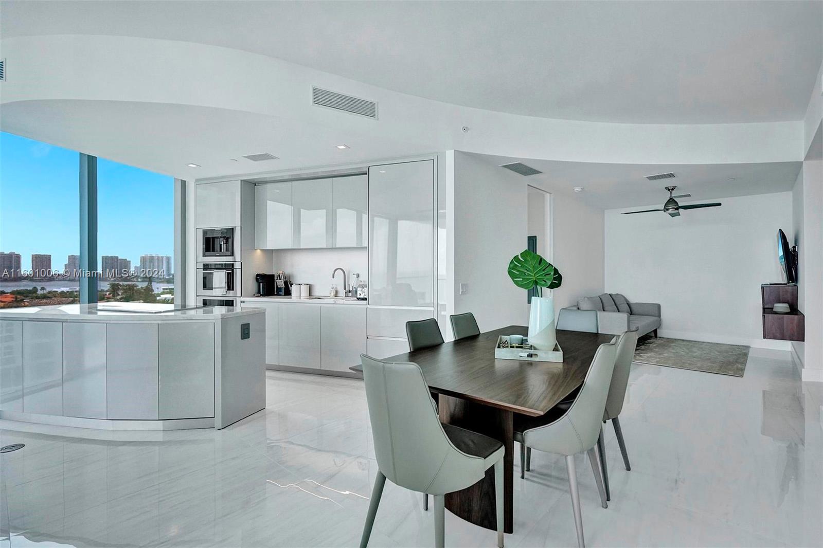 18975 Collins Ave # 604