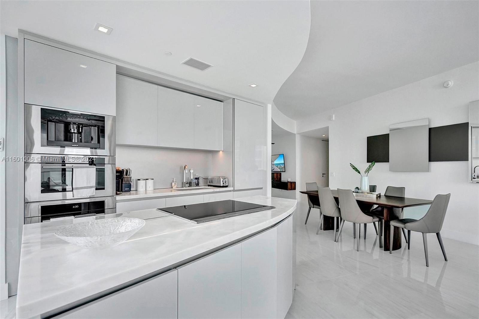 18975 Collins Ave # 604
