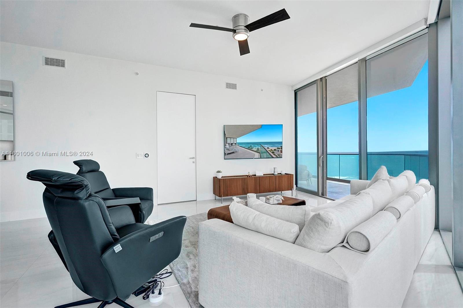 18975 Collins Ave # 604