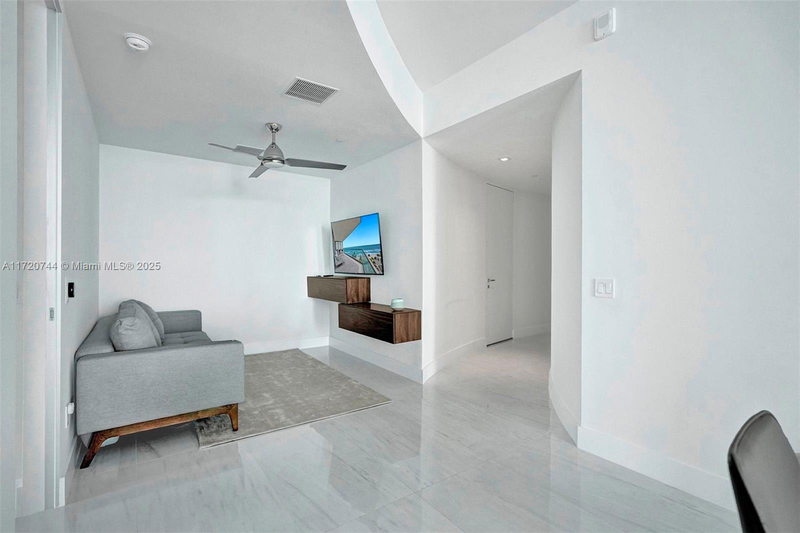 18975 Collins Ave # 29 Unit: 604 + CABANA 29
