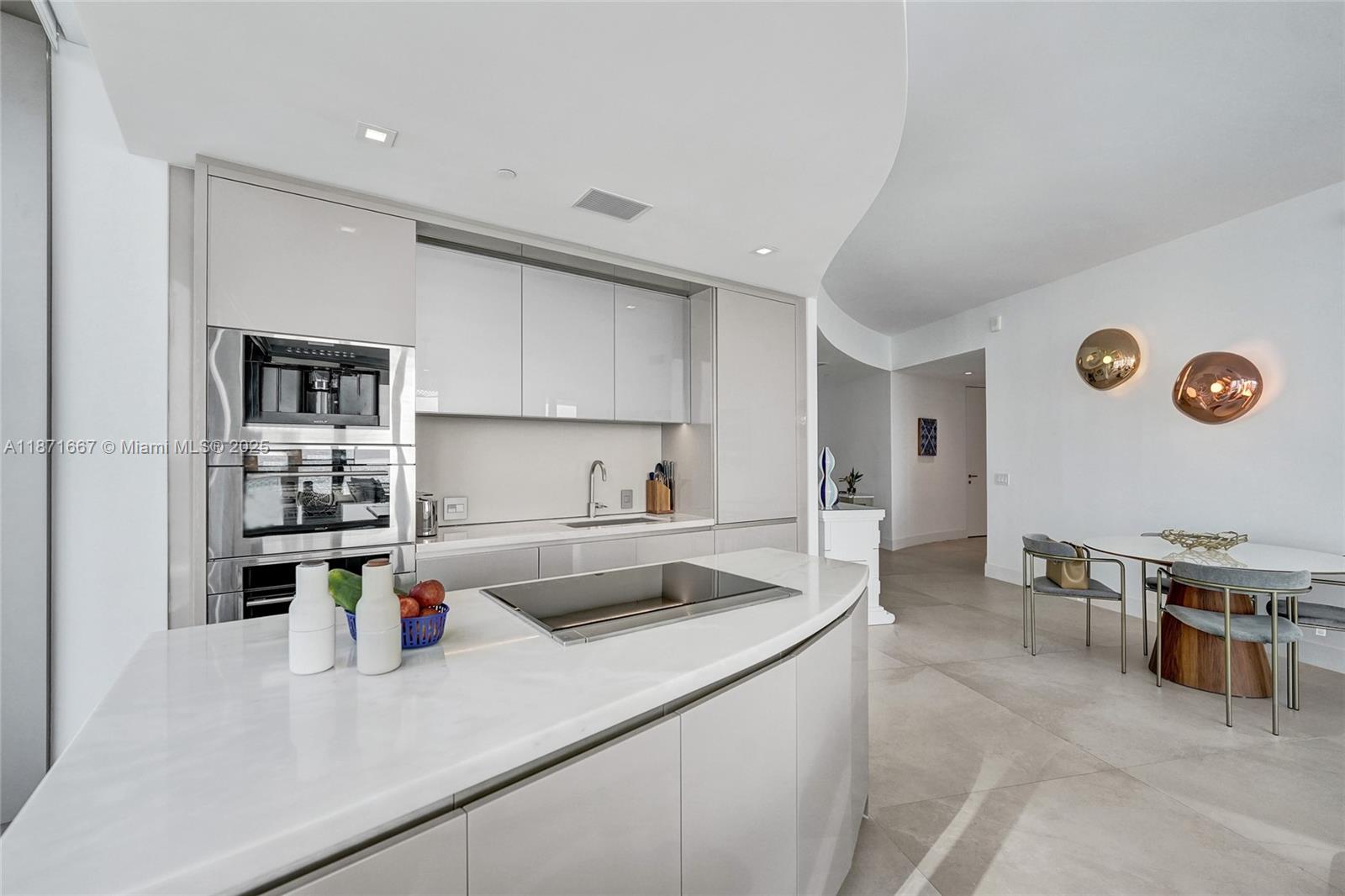 18975 Collins Ave # 704