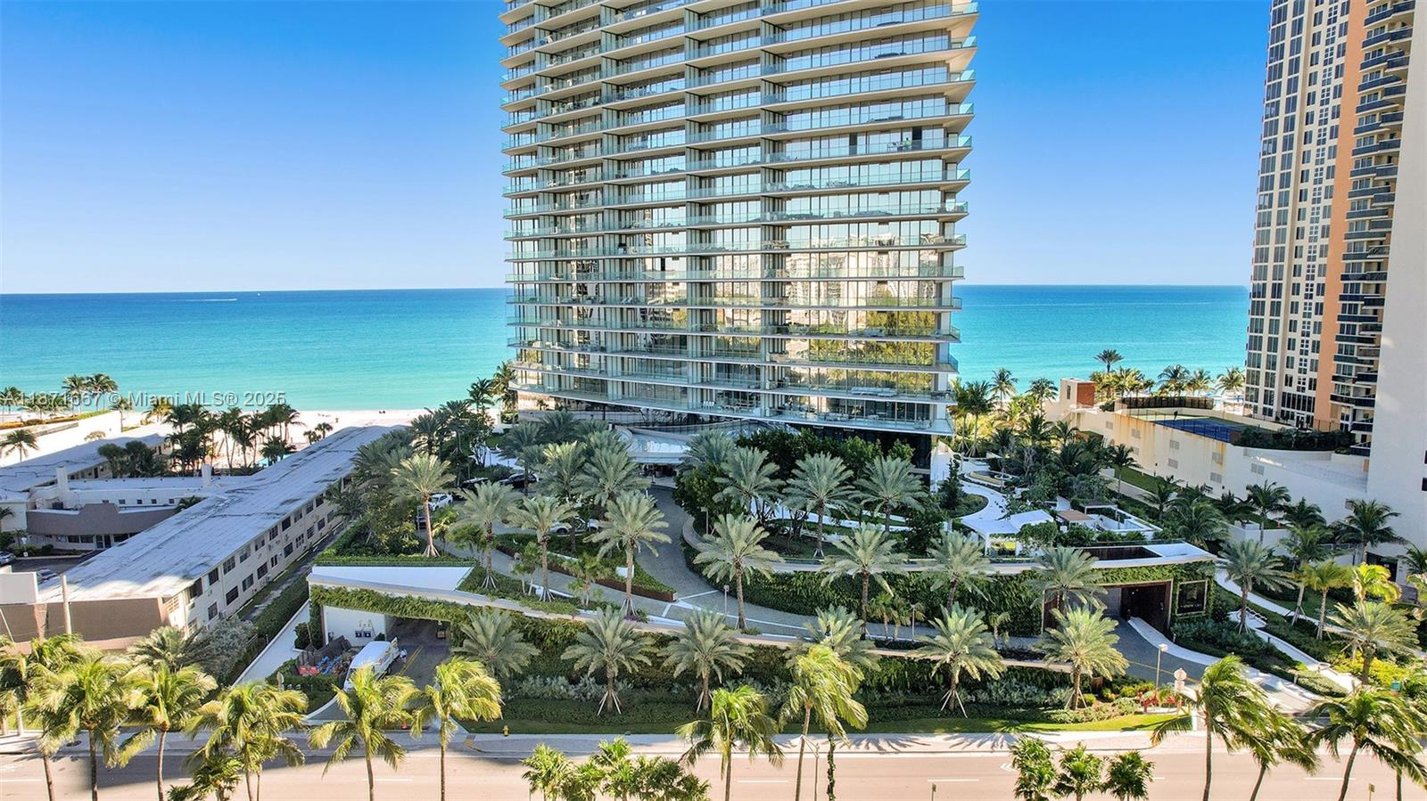 18975 Collins Ave # 704
