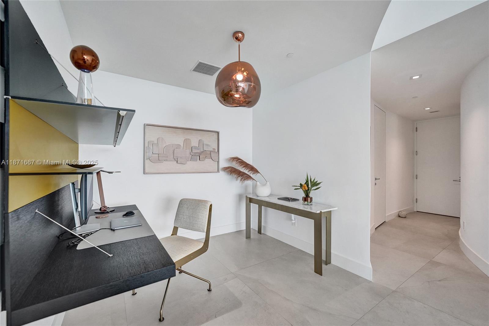 18975 Collins Ave # 704