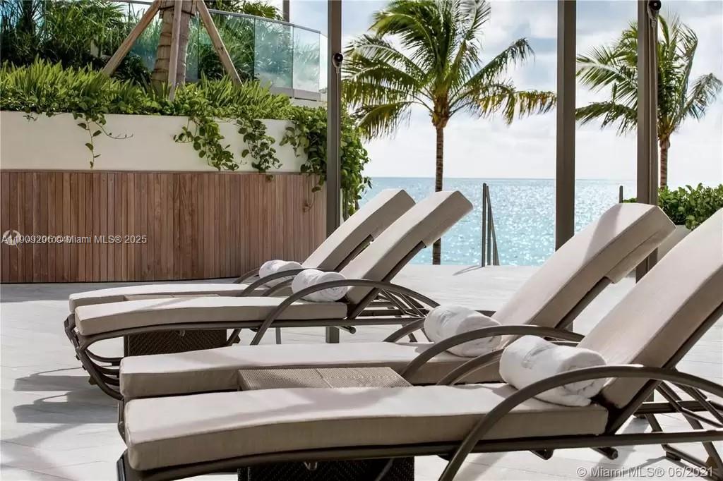 18975 Collins Ave # 1005