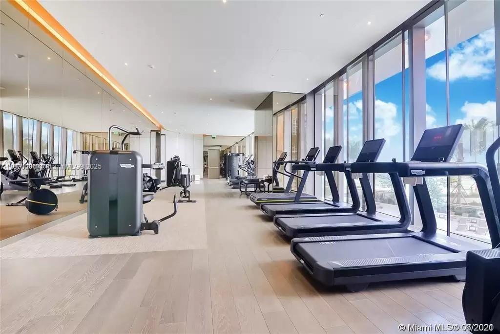 18975 Collins Ave # 1005