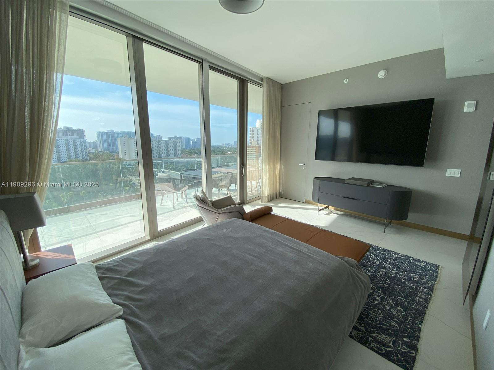 18975 Collins Ave # 1005