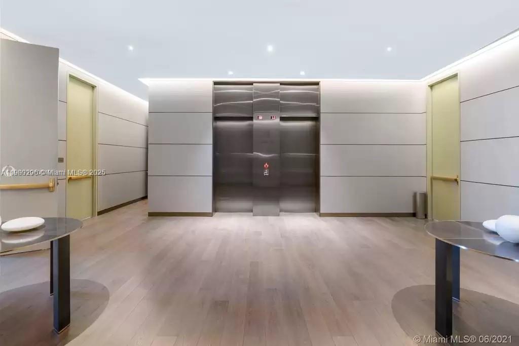 18975 Collins Ave # 1005