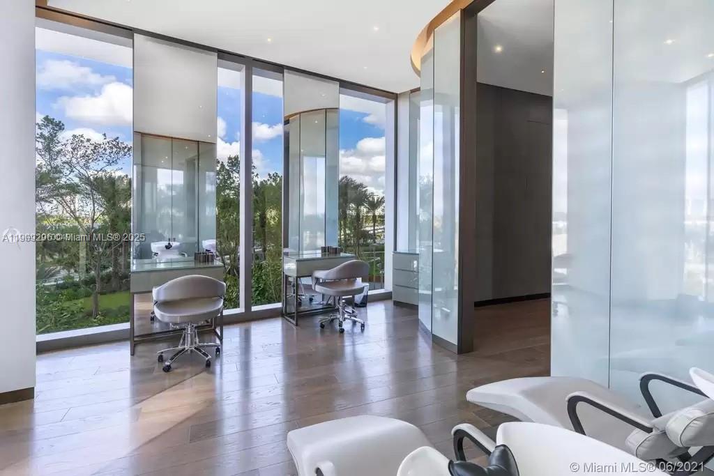 18975 Collins Ave # 1005