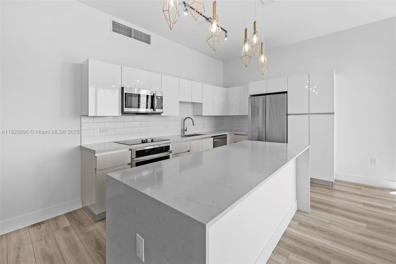 101 Diplomat Pkwy # 2610