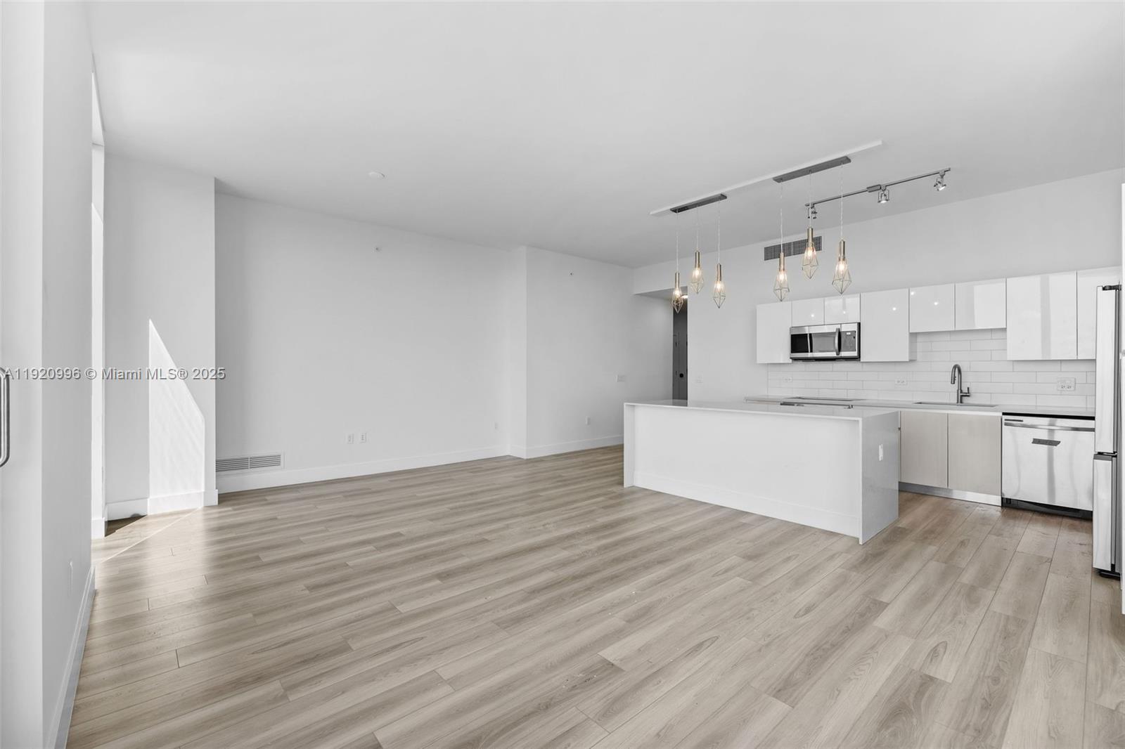 101 Diplomat Pkwy # 2610