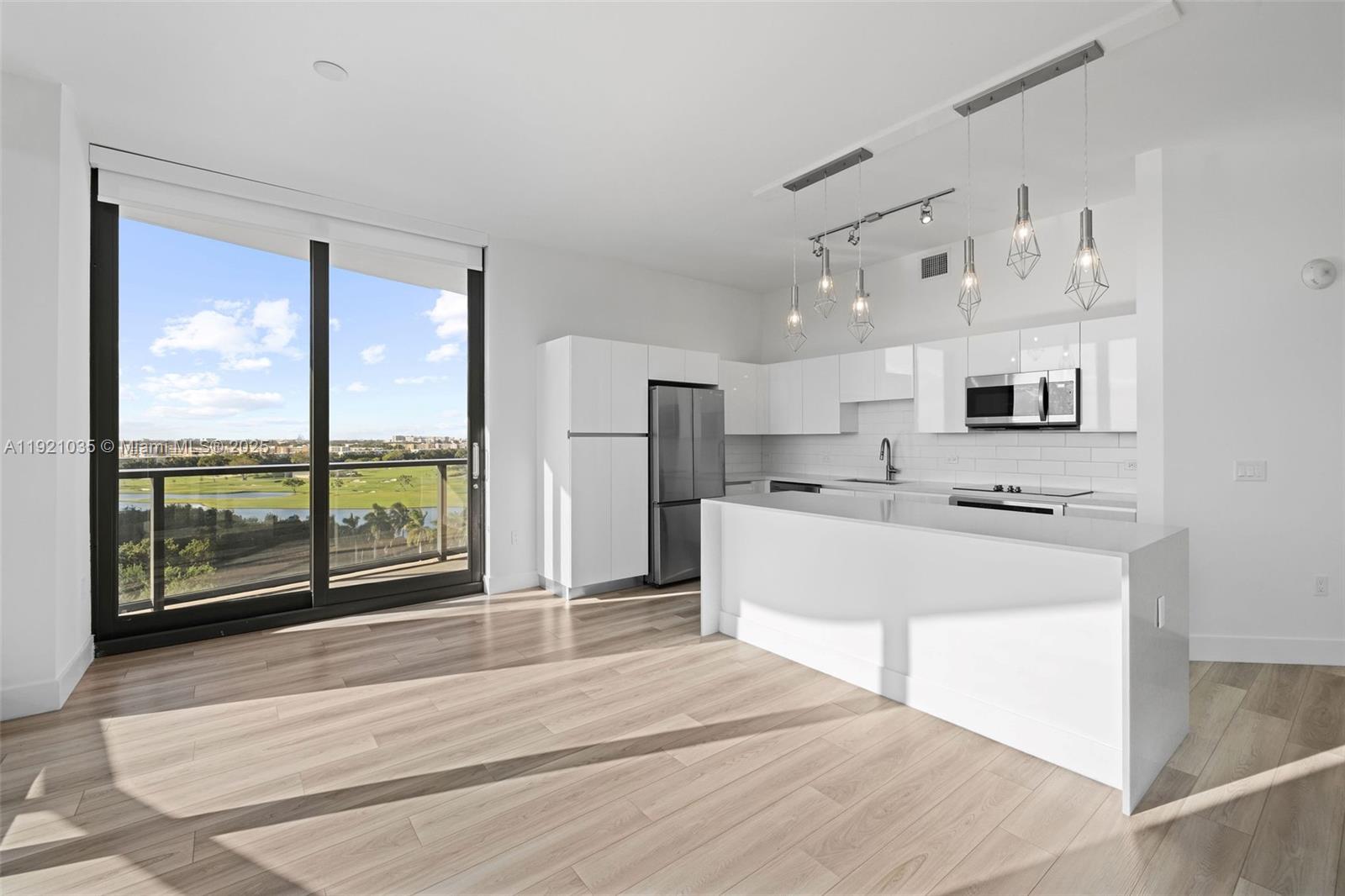 101 Diplomat Pkwy # 911