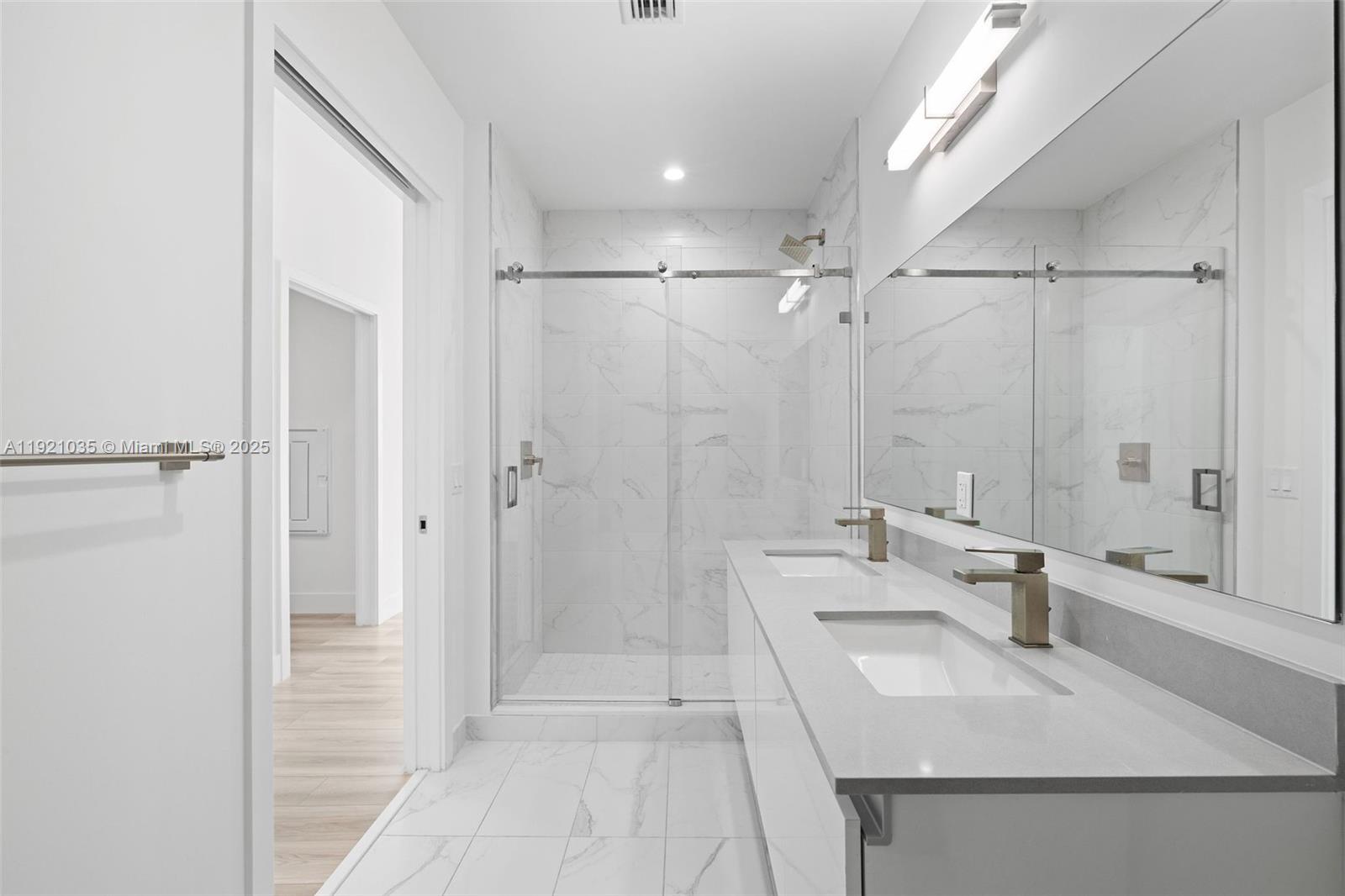 101 Diplomat Pkwy # 911