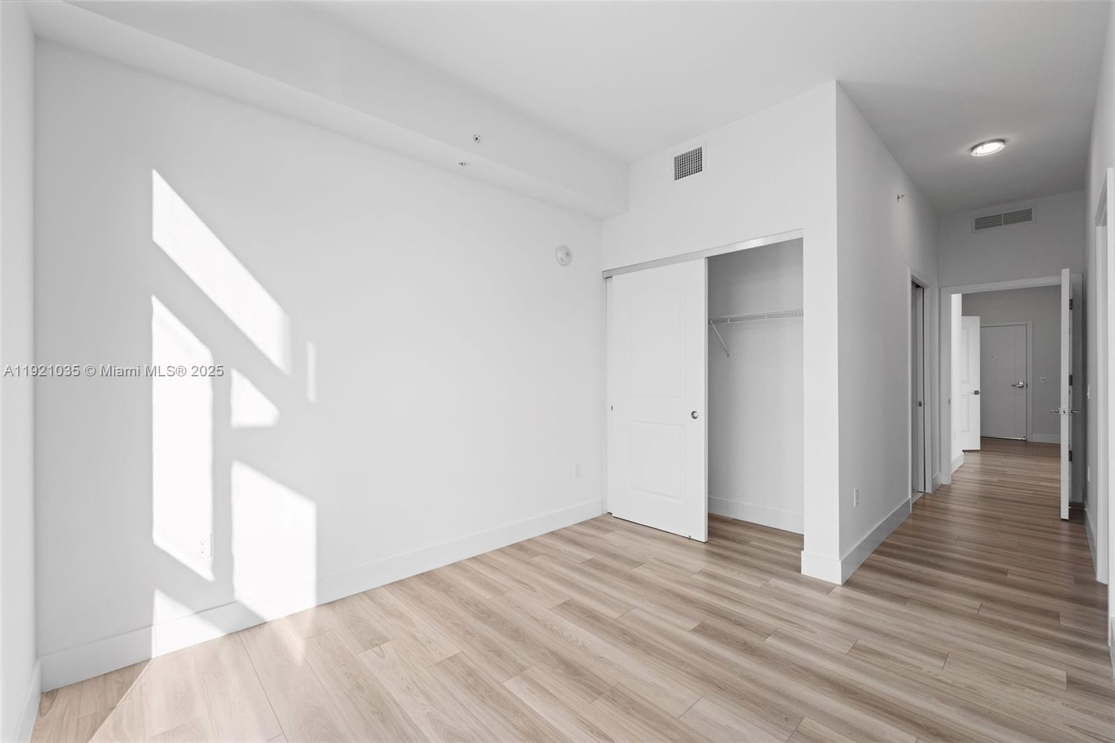 101 Diplomat Pkwy # 911