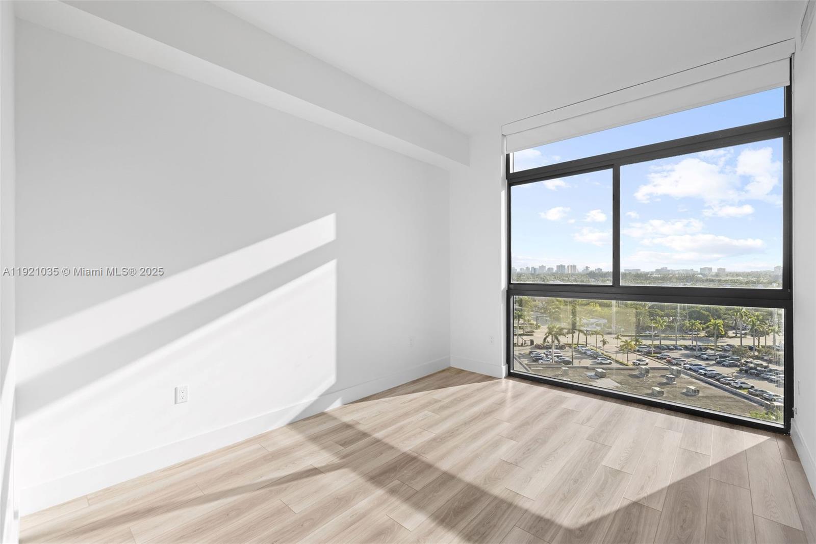 101 Diplomat Pkwy # 911