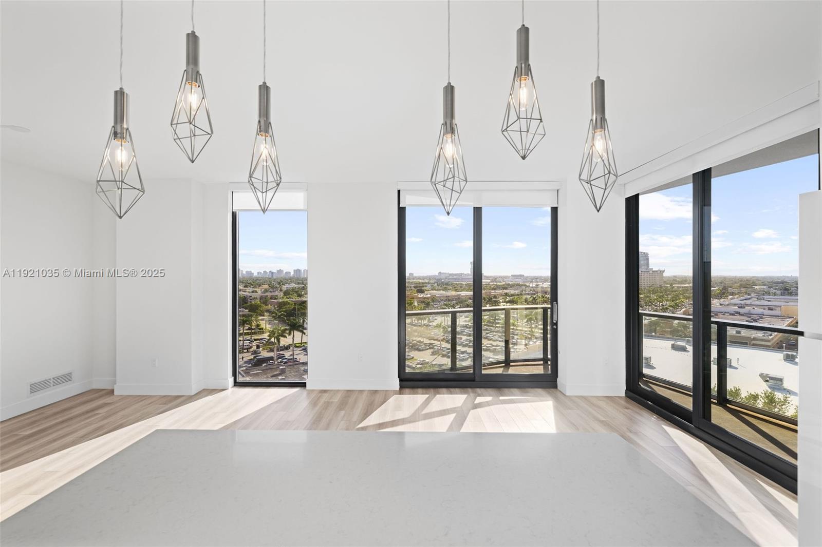 101 Diplomat Pkwy # 911