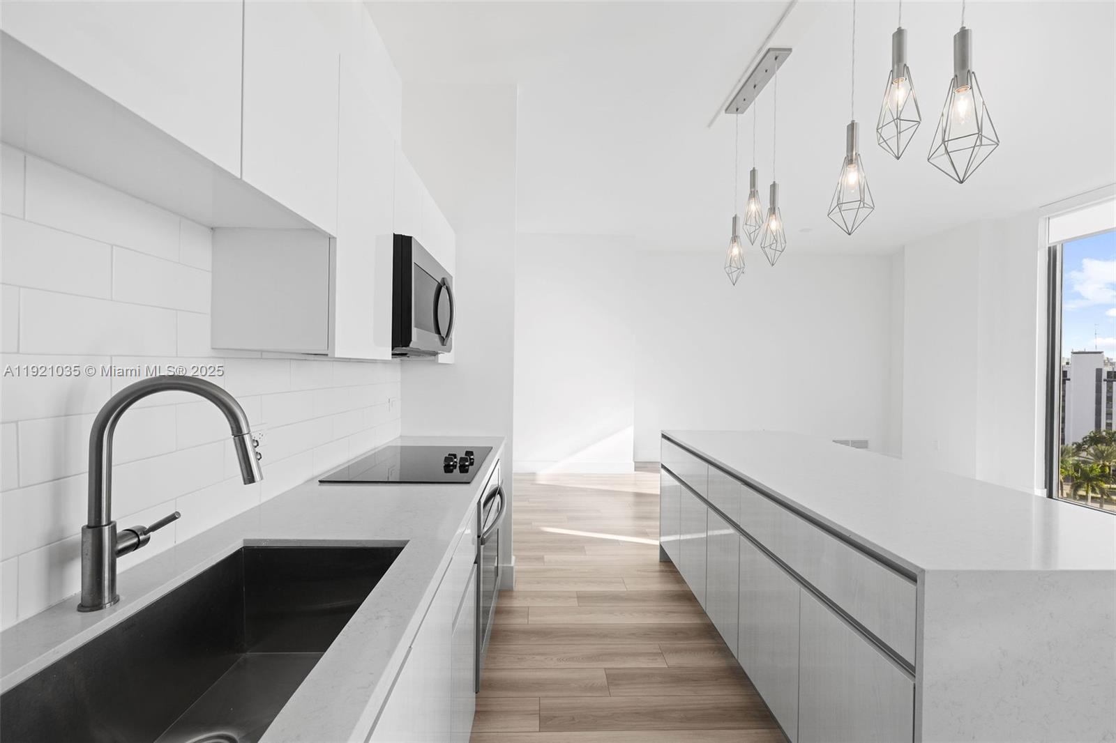 101 Diplomat Pkwy # 911