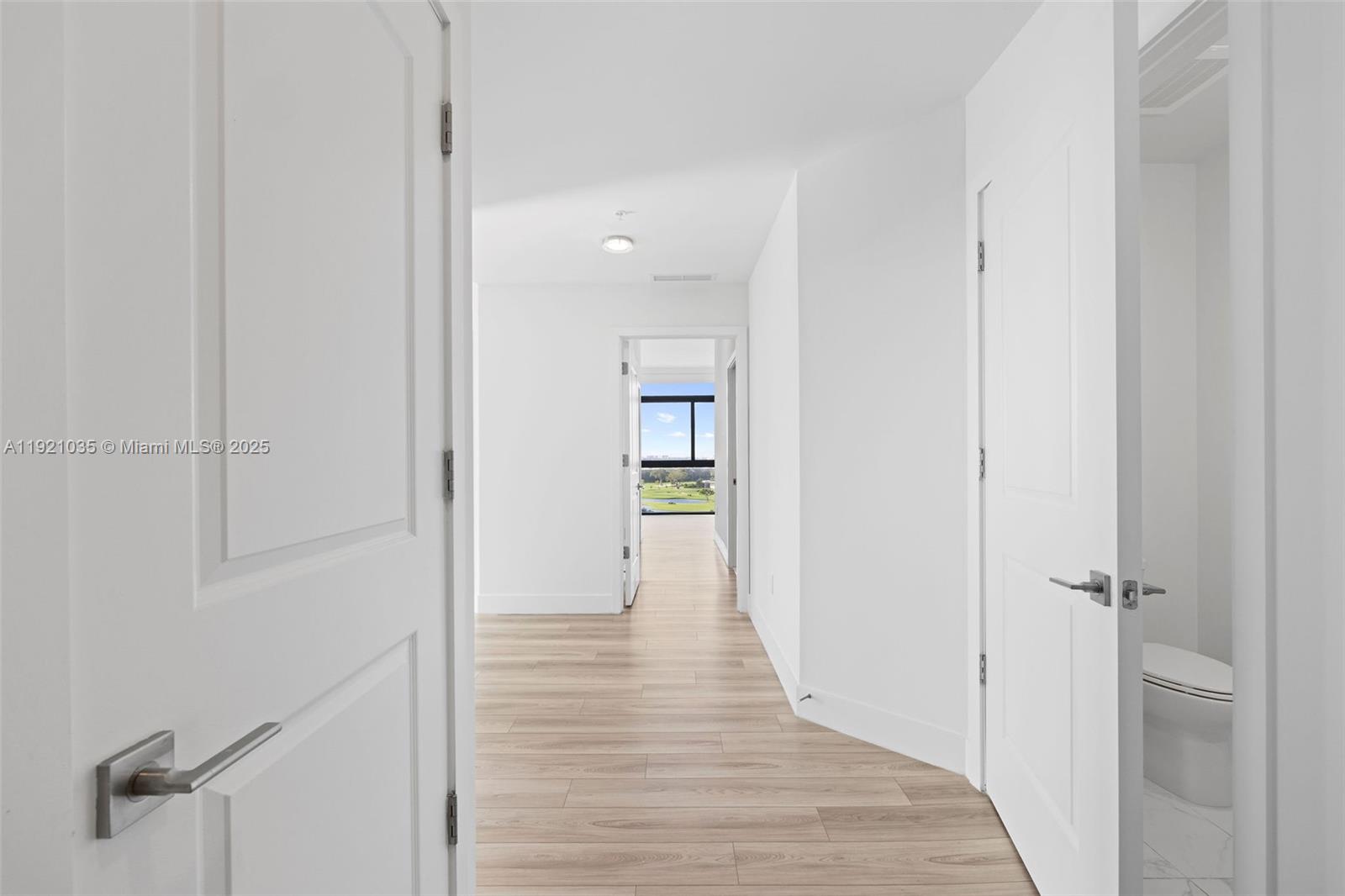 101 Diplomat Pkwy # 911