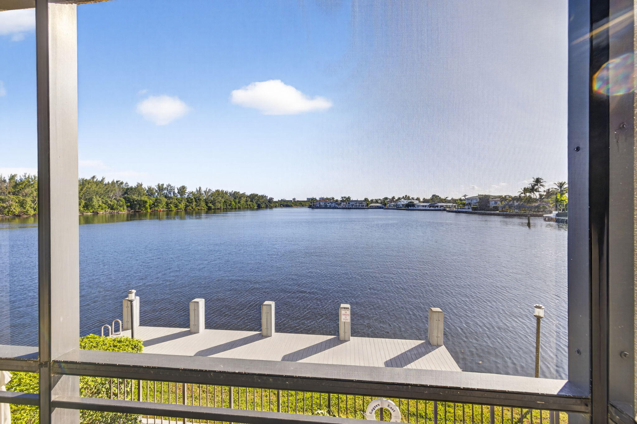 900 NE SPANISH RIVER Boulevard 2w