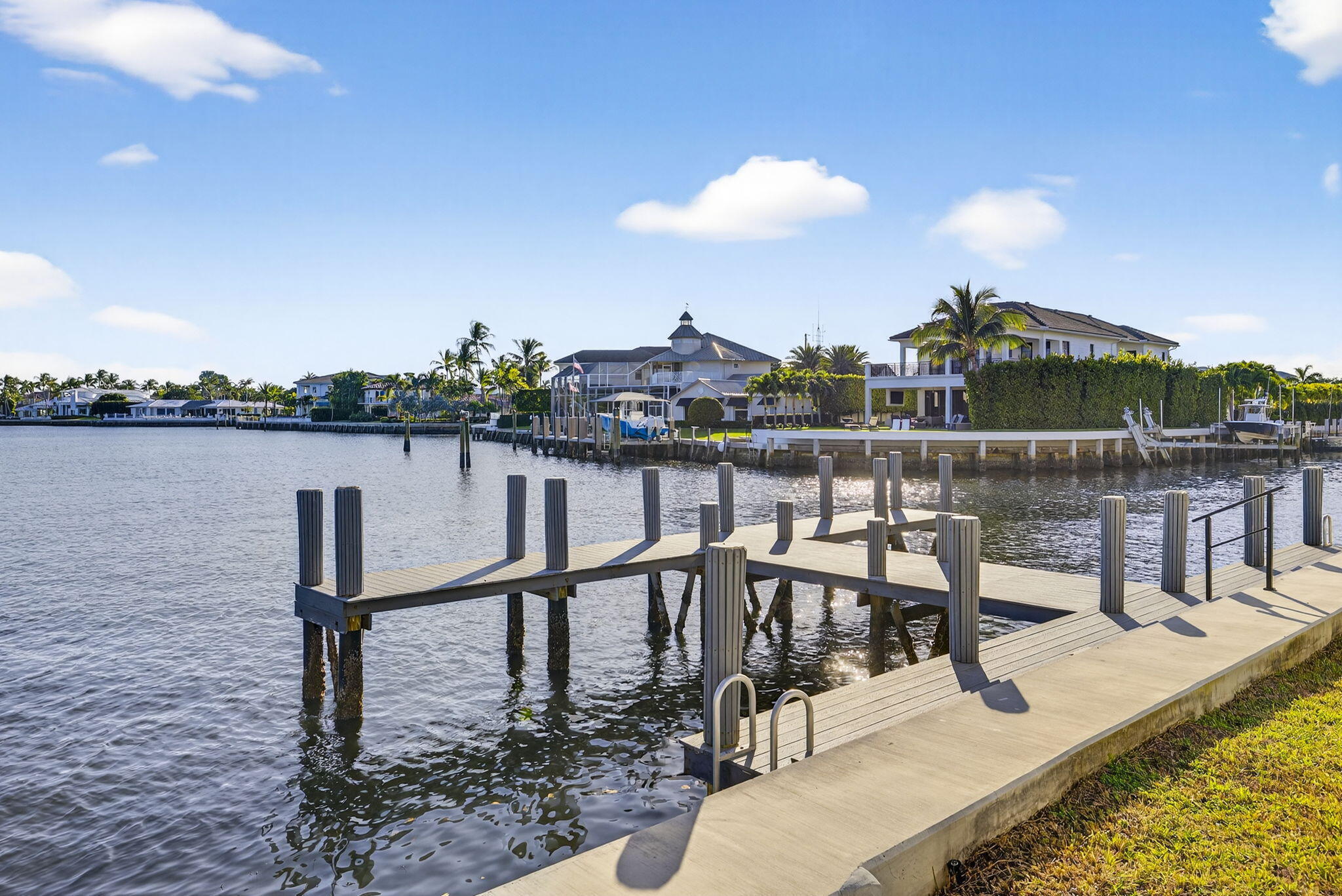 900 NE SPANISH RIVER Boulevard 2w