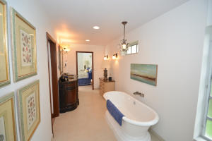 4202 Intracoastal Drive