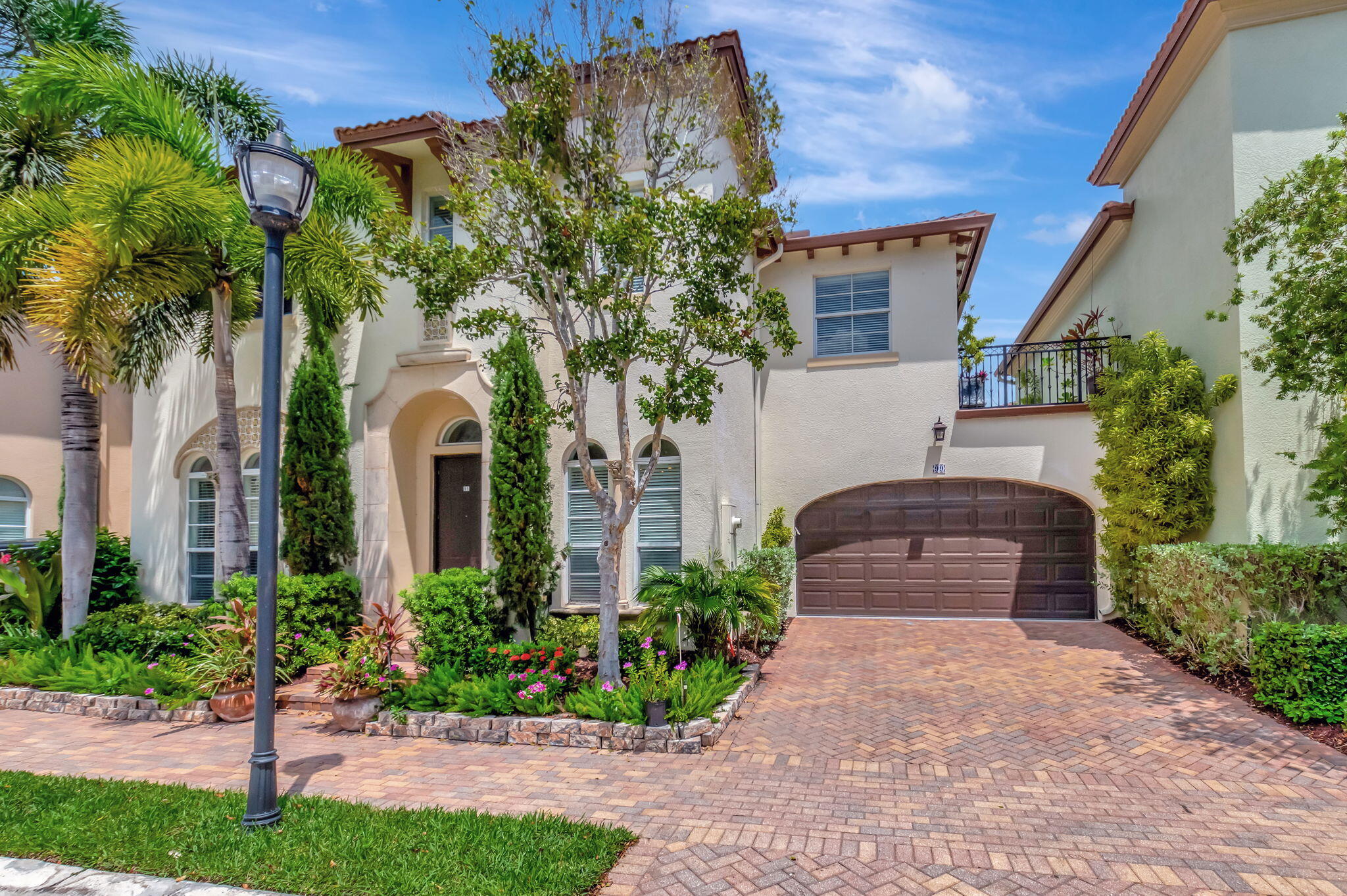 99 Via Poinciana Street
