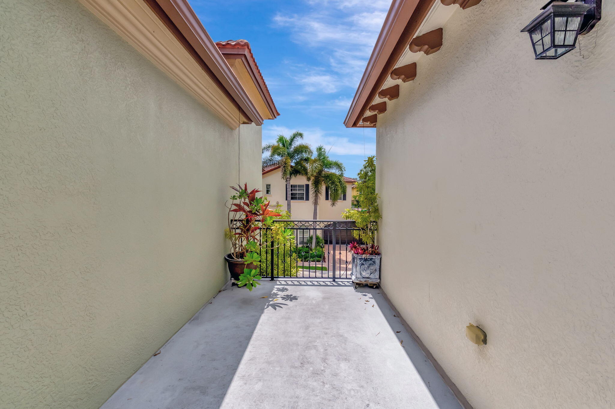 99 Via Poinciana Street