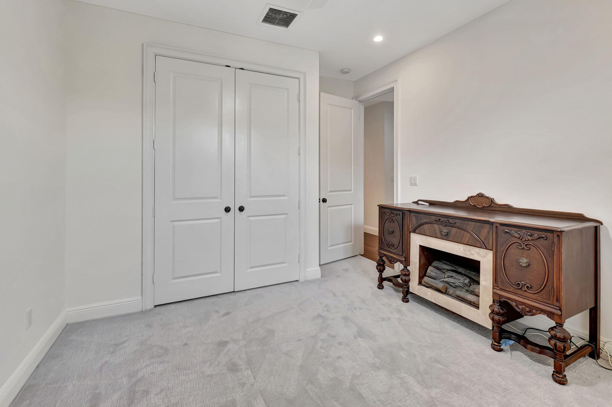 99 Via Poinciana Street