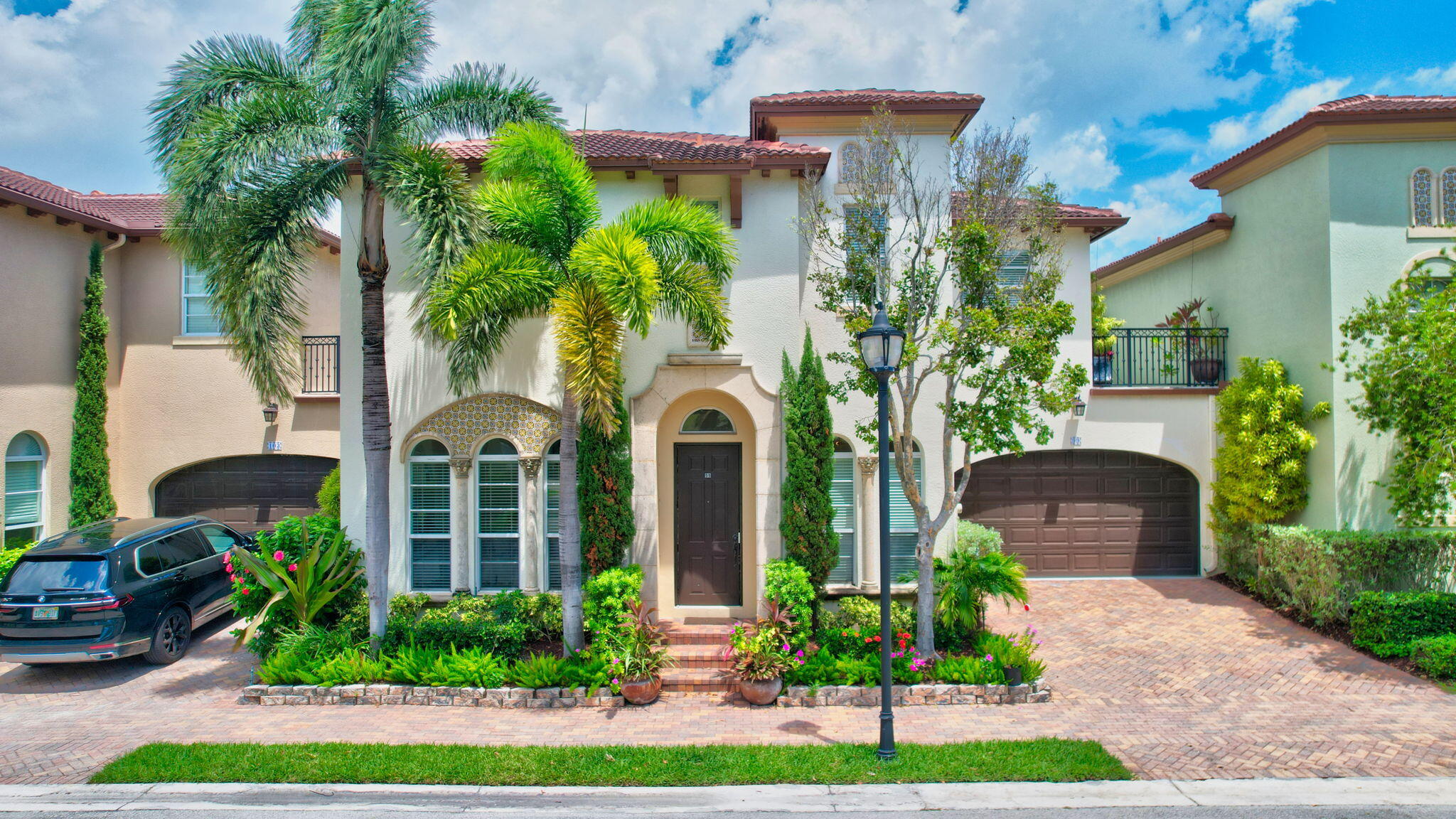 99 Via Poinciana Street
